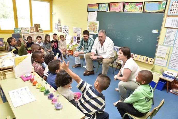 El alcalde ha visitado el colegio público San Jorge.