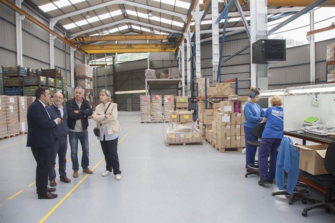 La alcaldesa visita las nuevas instalaciones de Maras en Trascueto