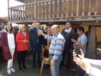 Rajoy repite su paseo por Pontevedra, justo seis meses después del puñetazo de un joven de 17 años