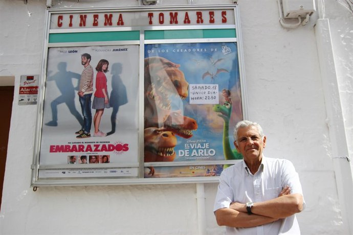 AYUNTAMIENTO DE TOMARES: NOTA DE PRENSA Y FOTO (52 AÑOS DE “CINEMA TOMARES”, EL 