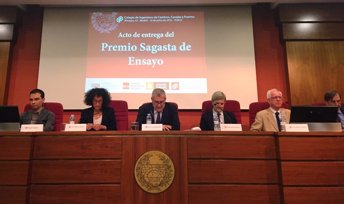 Eduardo Rodríguez Osés Participa En La Entrega Del Premio Sagasta De Ensayo 2015