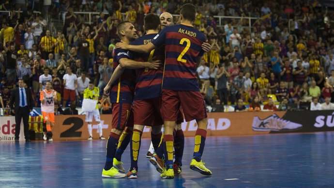 El FC Barcelona Lassa celebra la victoria en el play-off por el título