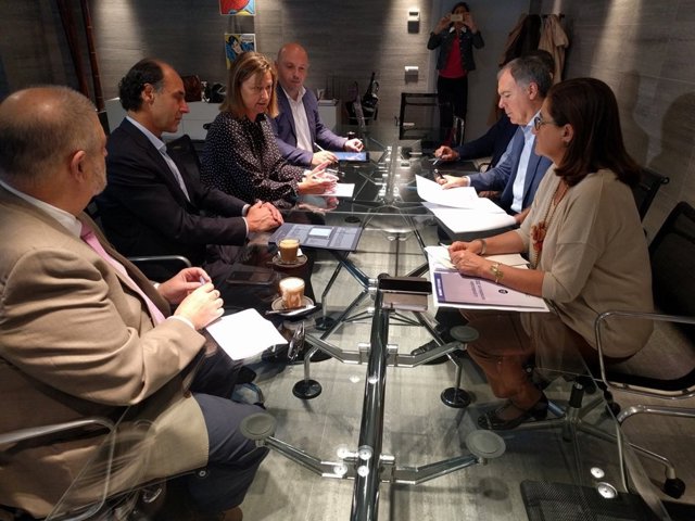 Reunión Ana Madrazo y Nacho Diego con  representantes CEOE-Cepyme Cantabria 