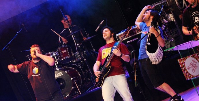 Actuación de Skama La Rede. 