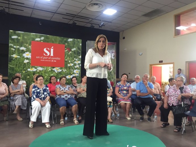 Susana Díaz en un acto de campaña del PSOE-A con emigrantes retornados