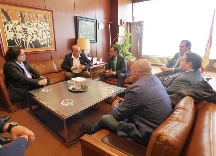 Alvarez se reúne con representantes de la Cámara de Comercio de Torrelavega