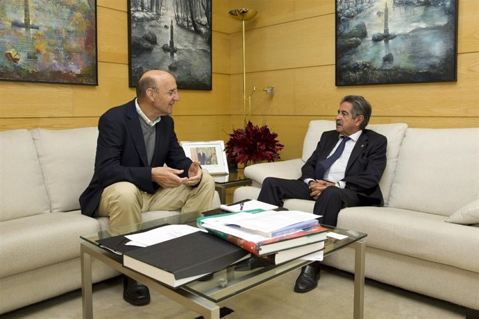 Revilla se reúne con González Linares