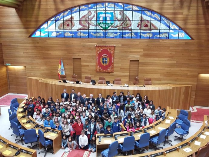 Alumnos participantes en el pleno infantil de Aldeas Infantiles SOS