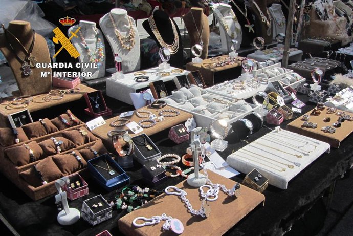 Falsificaciones de joyas y relojes intervenidos