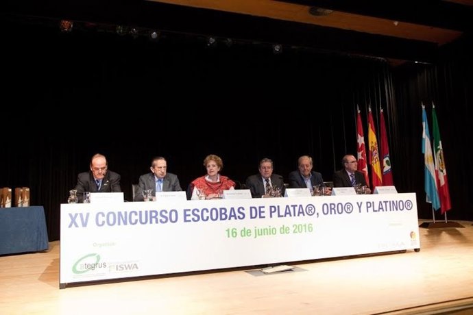 Entrega de las escobas de Plata, Oro y Platino