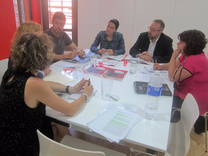 Juan Carlos Girauta e Inés Arrimadas se reúnen con miembros de la ONG