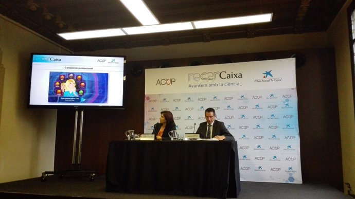 Gemma Filella e Ignasi López durante la presentación del videojuego educativo