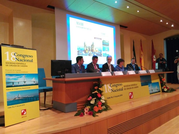 Aquilino Alonso inaugura un congreso de cirugía de cadera