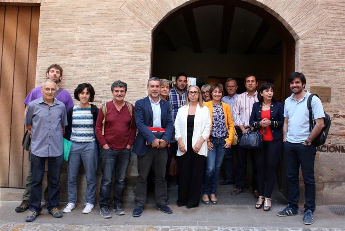 El vicepresidente Laparra con las personas asistentes a la reunión.