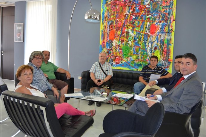 Prensa San Javier. Reunión Empresarios Hoteleros Y Alojamientos De Santiago De L