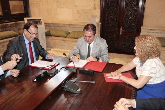 Firma del convenio entre Espadas y el Colegio de Graduados Sociales