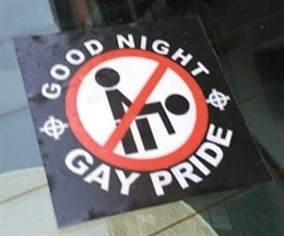 Pegatinas homófobas en el centro de Madrid