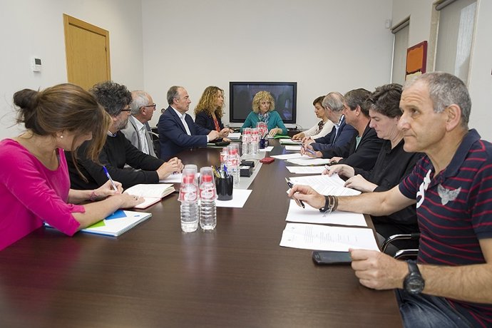 Díaz Tezanos preside la reunión de la Mesa