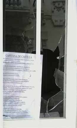 Cristal roto en la caseta de Podemos en Valladolid