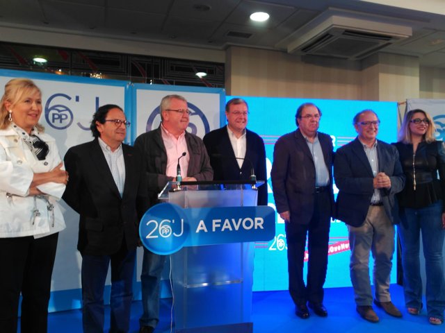 Herrera junto a candidatos del PP en un acto en León