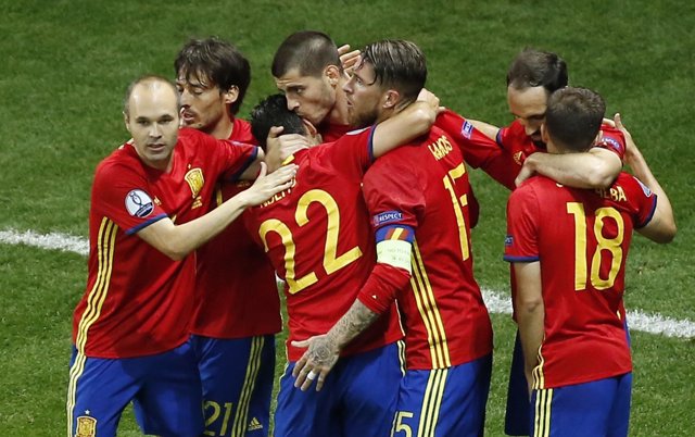 España golea a Turquía en la Eurocopa de Francia