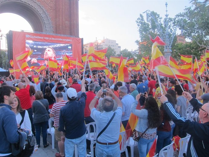 Pantalla gigante de C's en Barcelona para seguir a la Selección Española