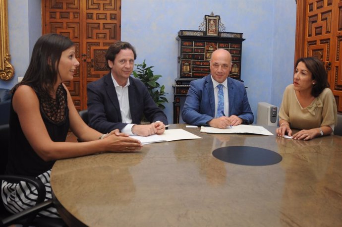 Firma de convenio entre la Diputación de Córdoba y Ecovidrio