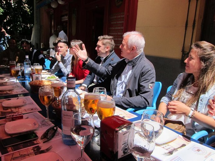 Reunión del PP con los jóvenes en Zaragoza.
