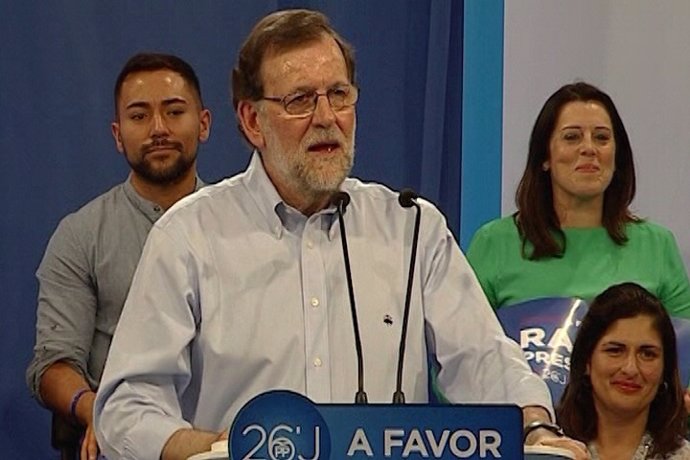 Rajoy: "Si se divide el voto moderado beneficiará a los malos"