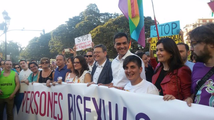 Sánchez, Puig, Oltra y Montón durante la manifestación del Orgullo en Valencia