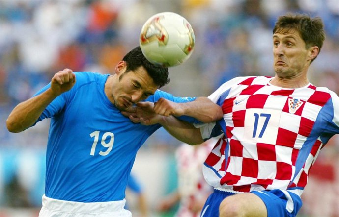 Gianluca Zambrotta y Robert Jarni en un partido del Mundial 2002