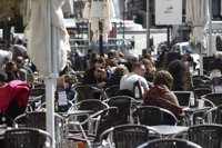 Castaño avisa a los hosteleros por el "incumplimiento brutal" en terrazas