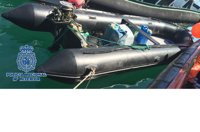 Detenido el patrón de una patera mientras intentaba alcanzar la costa malagueña con 26 personas