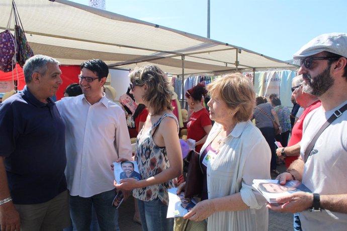 Reparto de la portavoz de IU en el Parlamento europeo, Marina Albiol, en Córdoba