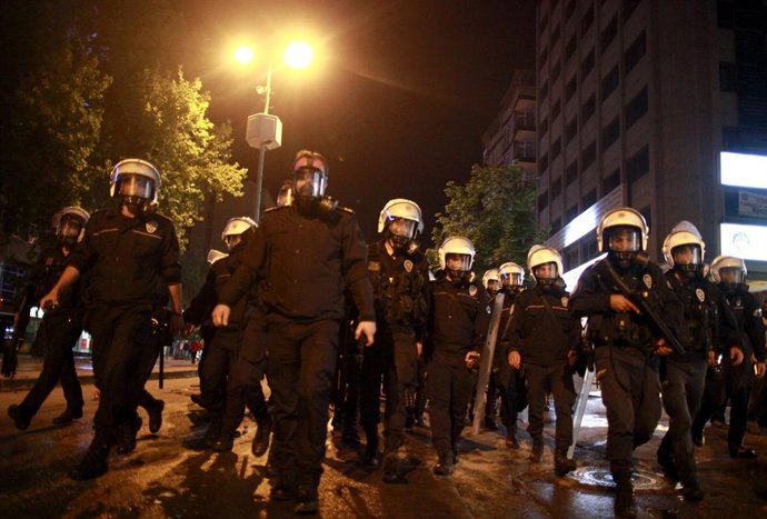 Policías antidisturbios en Turquía