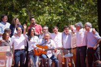 Girauta se lanza a cantar 'Mediterráneo' en el acto central de campaña de Ciudadanos