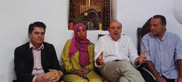 Carlos Rojas y Sebastián Pérez (PP) visitan la Fundación Escuela de Solidaridad