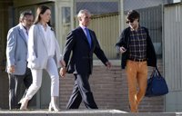 Mario Conde nada  más salir de prisión fue ver a su hija y sus nietos