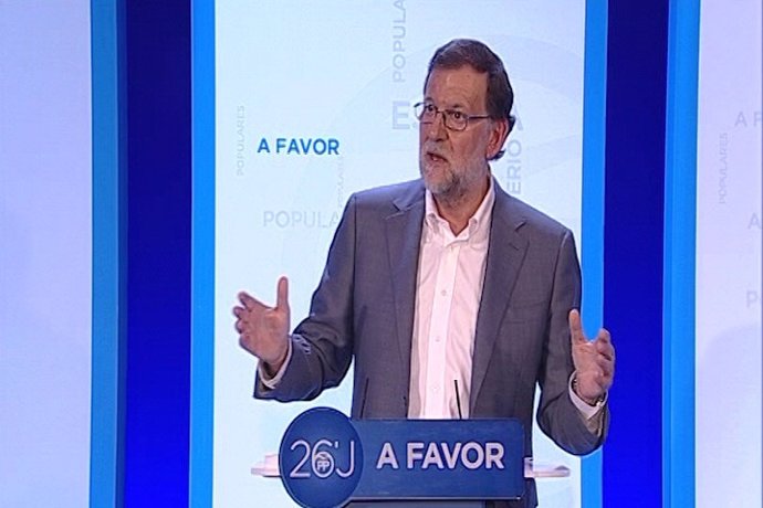 Rajoy dice que sus encuestas son "buenas"