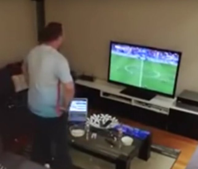 Un hincha turco pierde la paciencia tras pesada broma de su novia