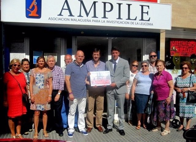 Asociación Ampile dona 3.000 euros para la investigación 