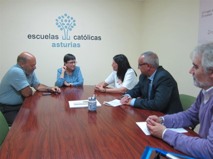 Susana López  Ares con representantes de la educación concertada.