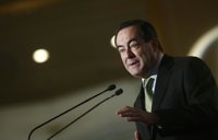 Bono dice que él pactaría con "gente moderada", y menciona a Cifuentes y a Errejón