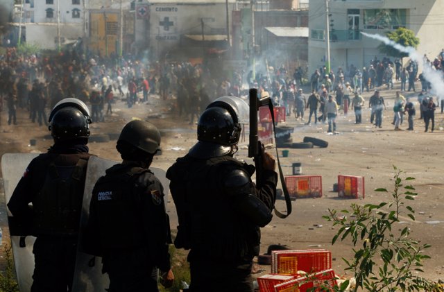Conflicto entre profesores y policías en México