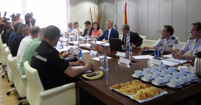 Reunión entre Xunta y Gobierno para coordinar el operativo contra el fuego