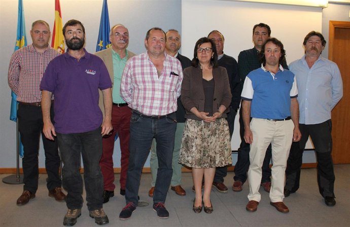 Consejera de Desarrollo Rural, María Jesús Álvarez, con los criadores de ganado