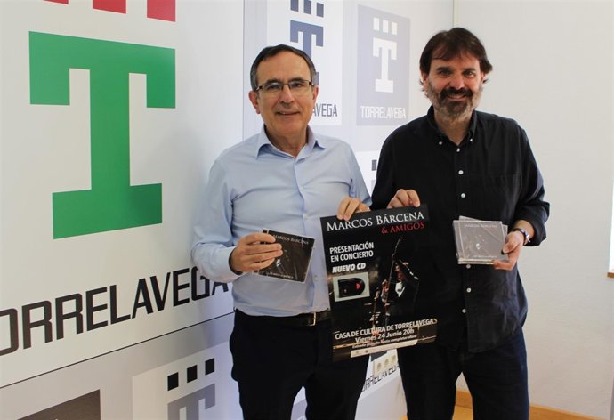 Presentación del disco junto al alcalde