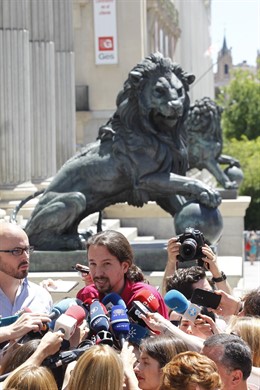 Pablo Iglesias frente al Congreso de los Diputados