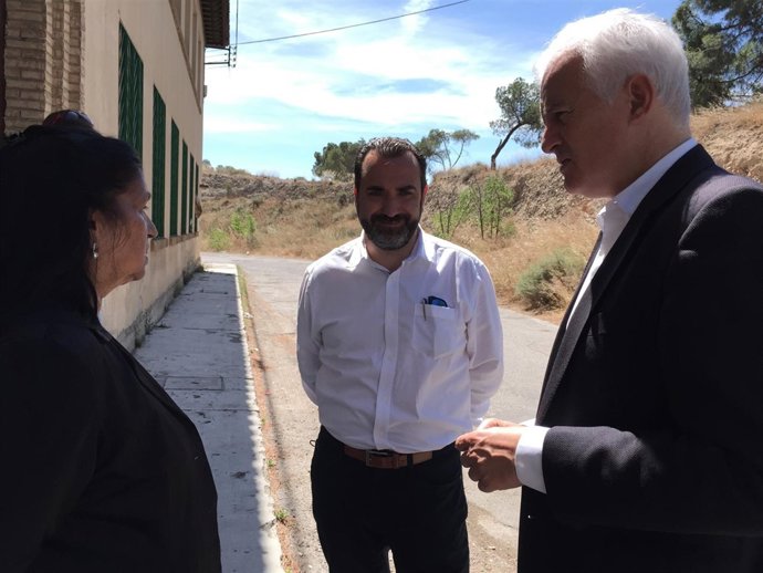 Suárez y Cámara, junto a Clavería, antes de reunirse este lunes