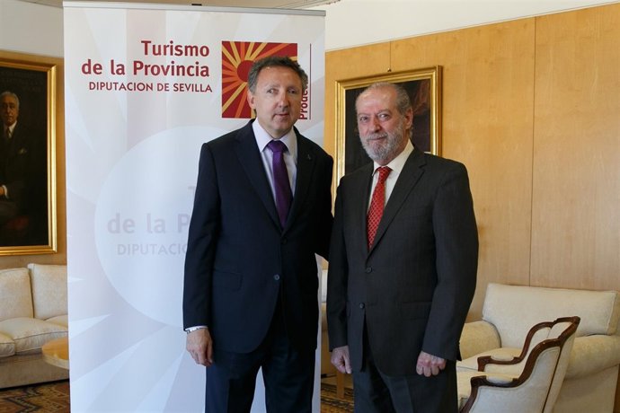 Firma del convenio entre Diputación de Sevilla y Fundación ONCE